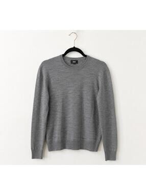 UNIQLO 100% Wool Gray Crewneck Sweater Men's Size S Lightweight Merino Knit